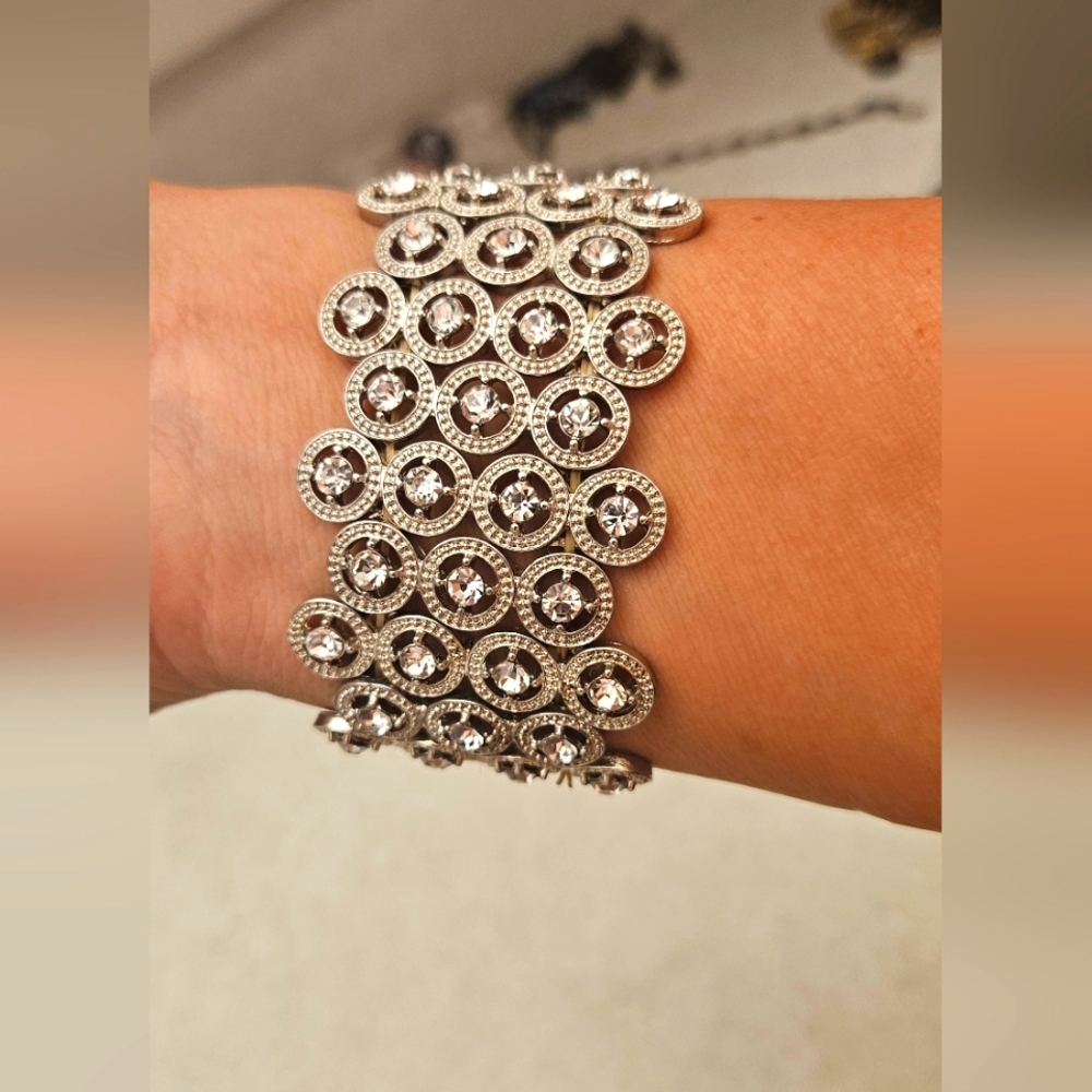 Stretchy rhinestone bracelet
